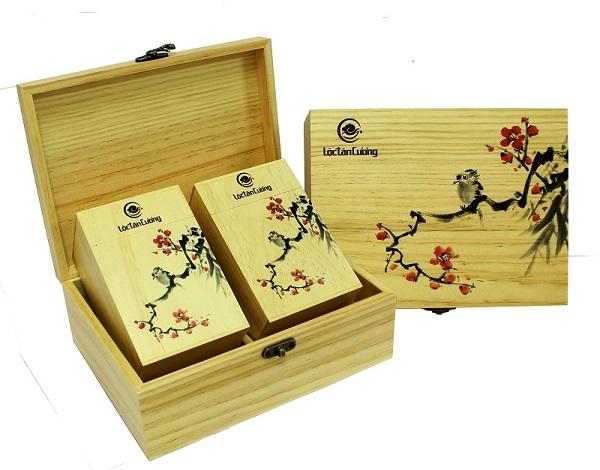 Trà sen Tây Hồ Lộc Tân Cương đóng hộp sang trọng và mang ý nghĩa riêng phù hợp với nhu cầu biếu làm quà tặng