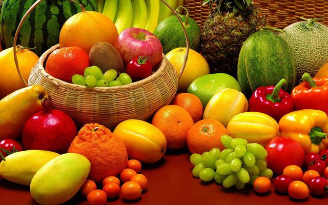 Trái cây có chứa nhiều Vitamin, giúp xây dựng hệ miễn dịch của trẻ.