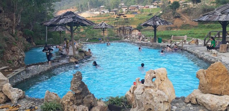 Tram Tau hot spring bath