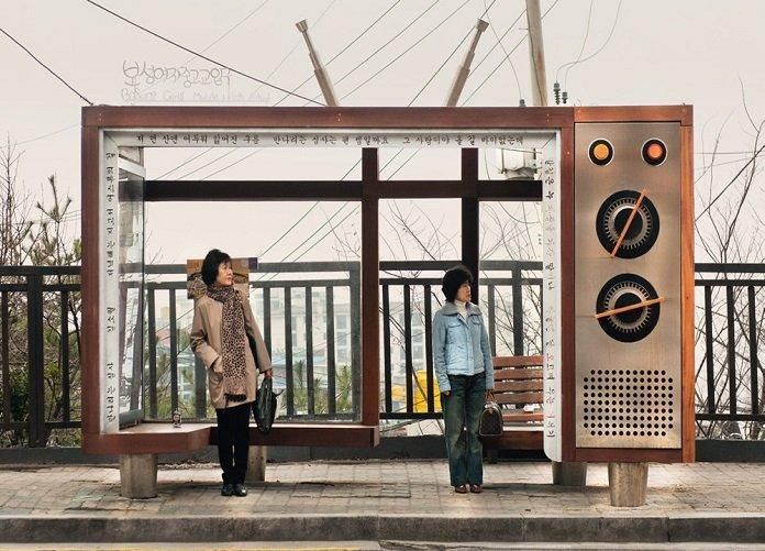 Trạm xe bus hình chiếc đài cassette tại Hàn Quốc