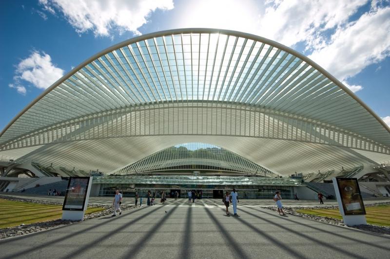 Trạm xe buýt hình chiếc lá Liège-Guillemins