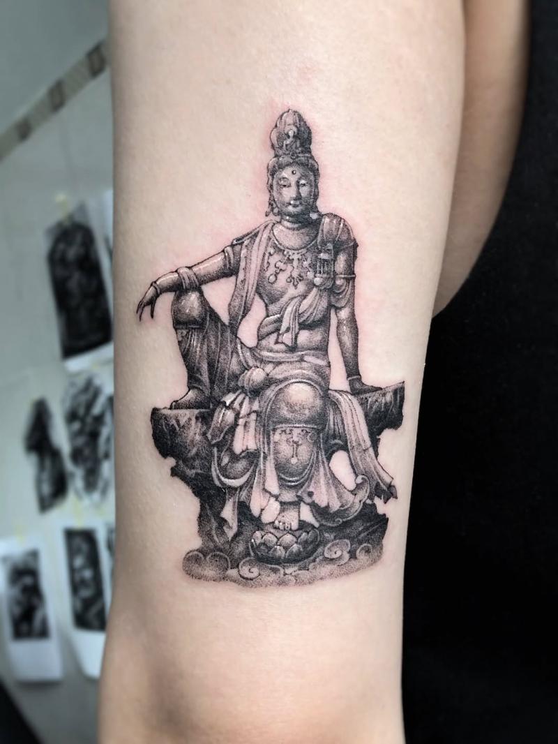 Trần Quý tattoo