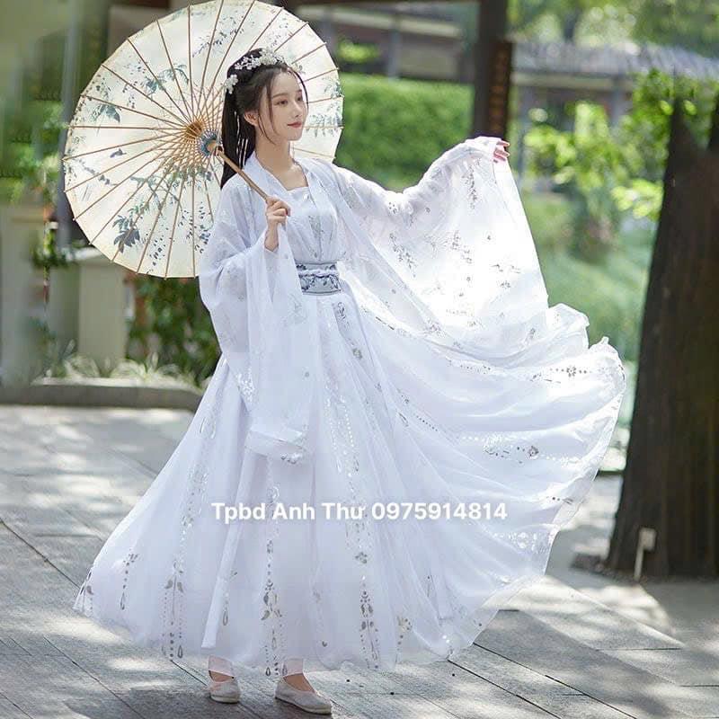 Trang phục biểu diễn Anh Thư