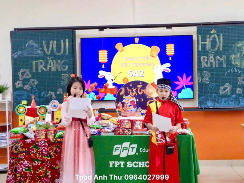 Trang phục biểu diễn Anh Thư