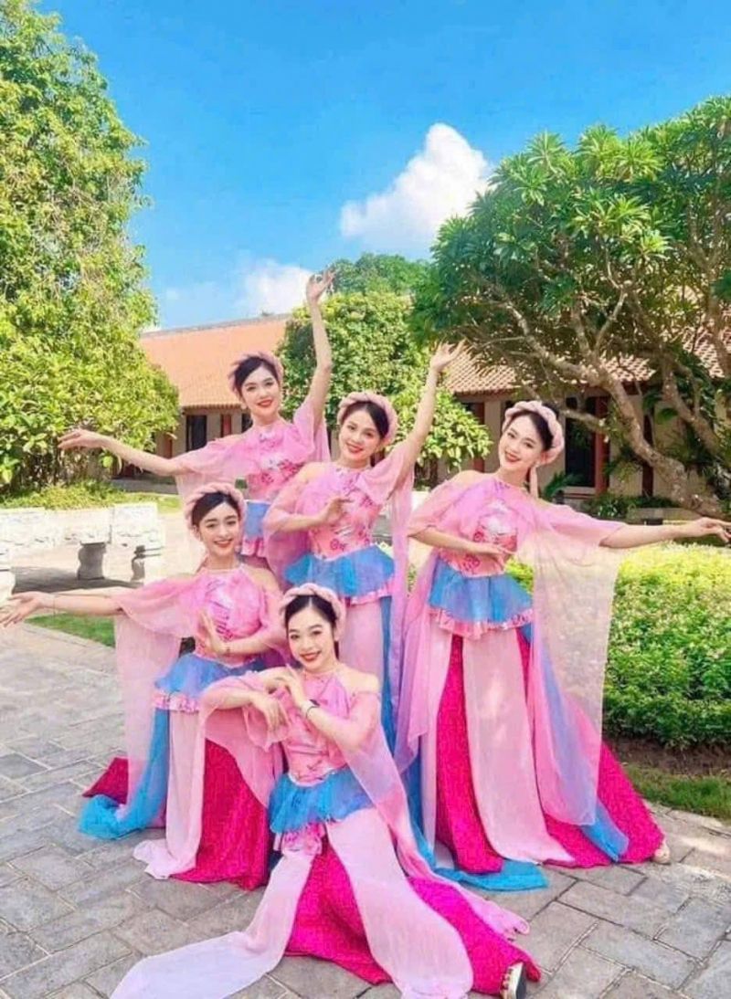 Trang phục biểu diễn DiVit - Diễn Việt