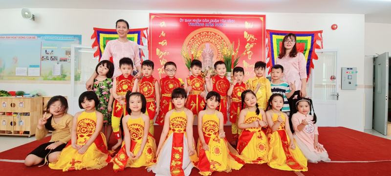 Trang phục biểu diễn Hoa Mai