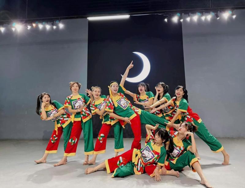 Trang phục biểu diễn LILY