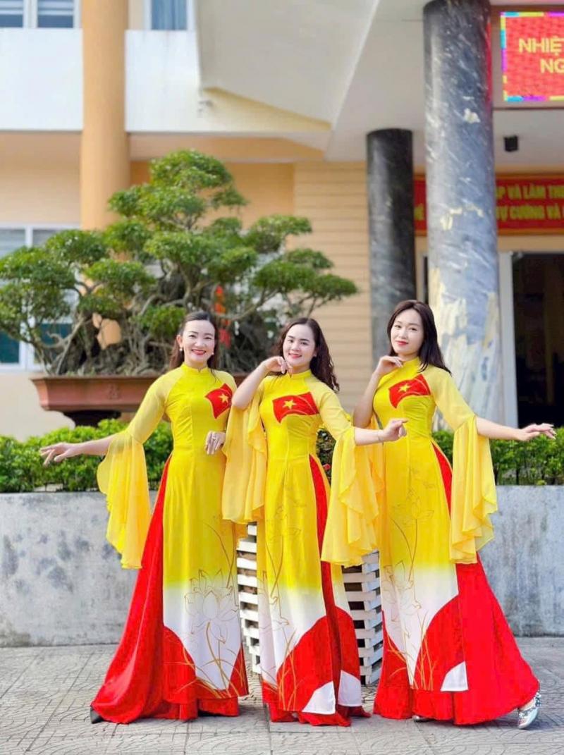 Trang phục biểu diễn Ngọc Thanh