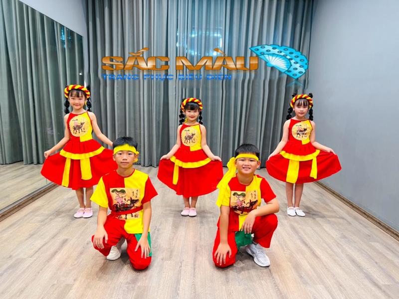 Trang phục biểu diễn Sắc Màu