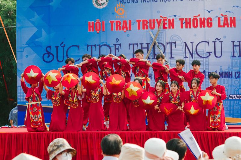 Trang phục biểu diễn XUÂN HOÀ