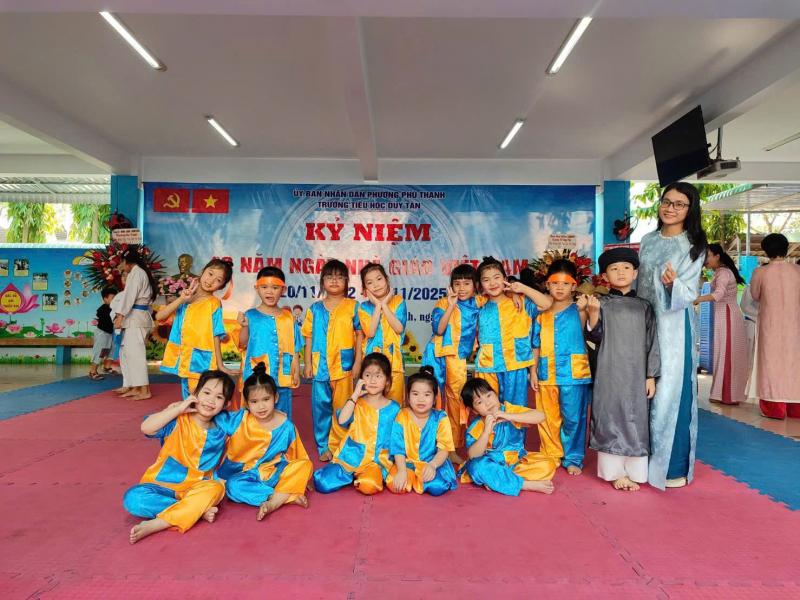 Trang Phục Bông Sen