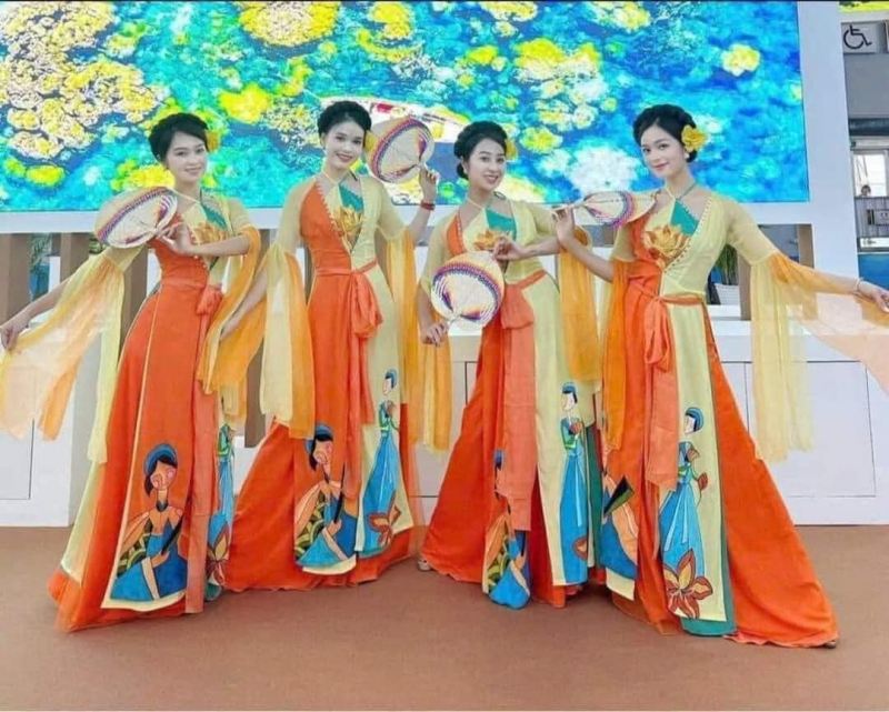 Trang phục Bông Sen