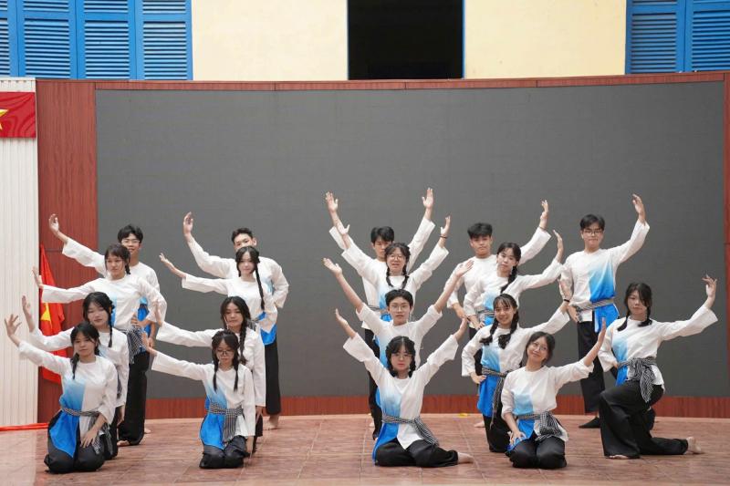 Trang Phục Bông Sen