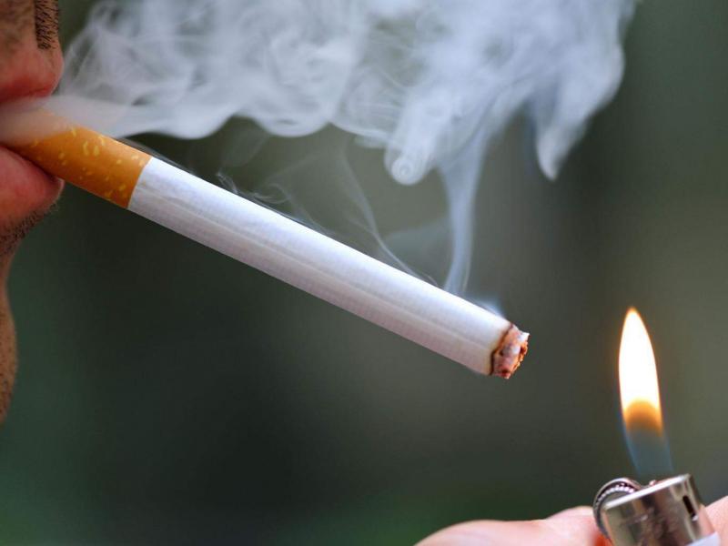 Hút thuốc lá làm tăng nguy cơ bệnh tim và ung thư.