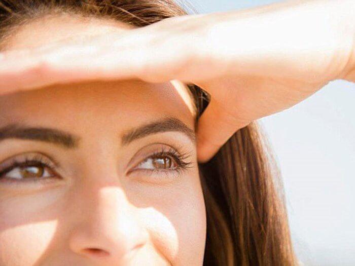 Bảo vệ đối mắt của bạn bằng cách hạn chế tiếp xúc với tia cực tím