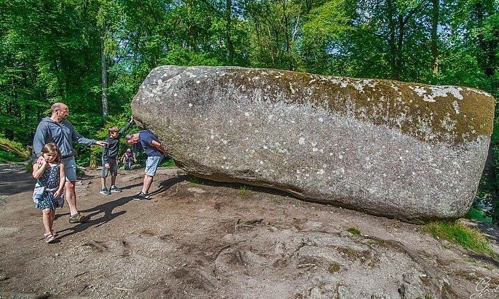 Trembling Rock, Pháp