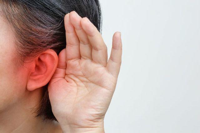 Viêm tai ngoài gấy ù tai, giảm khả năng nghe