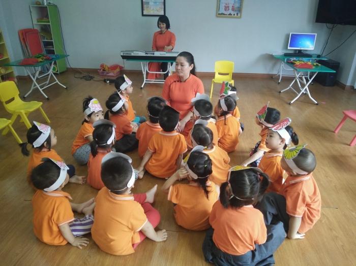 Trò chơi đập bàn tay xuống đất