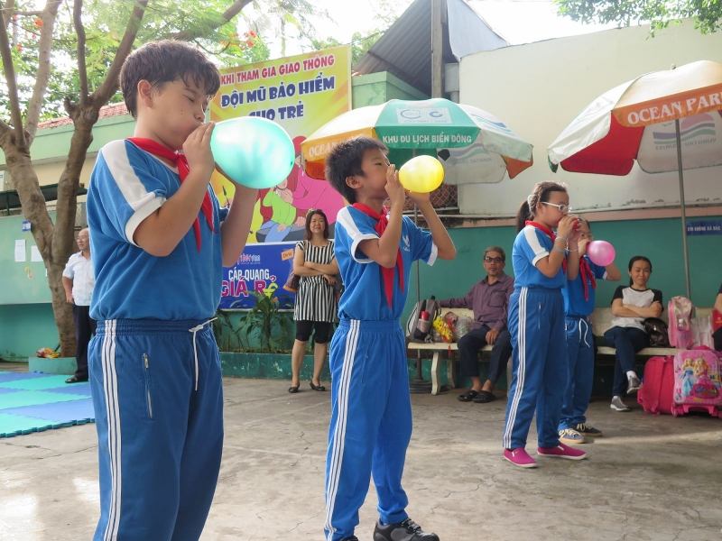 Trò thổi bóng bay