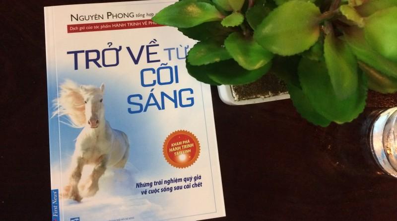 Trở về từ cõi sáng