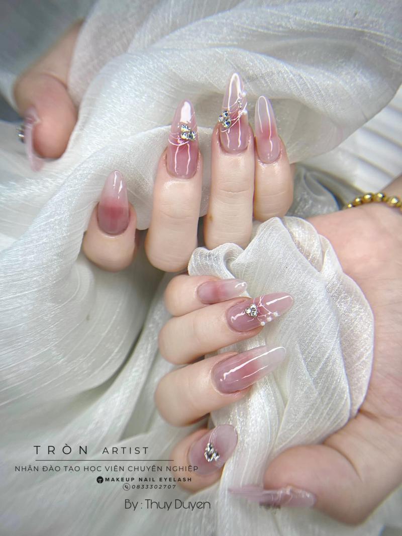 TRÒN Nail