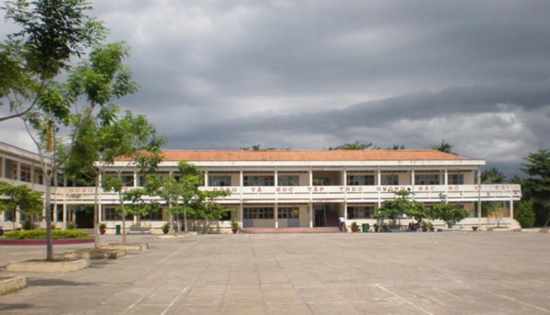 Trường THPT Lê Thị Riêng
