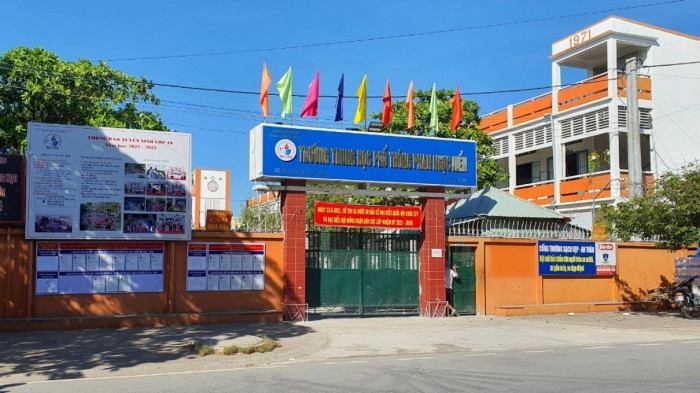 Phan-Ngoc-Hien-Gymnasium
