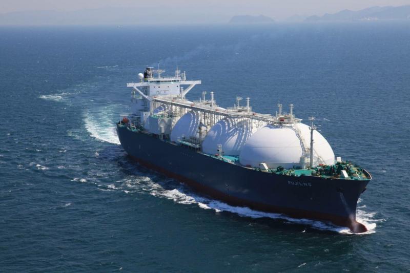 Một tàu chở khí tự nhiên hóa lỏng (LNG) của Nga tại một bến cảng ở Thiên Tân, Trung Quốc