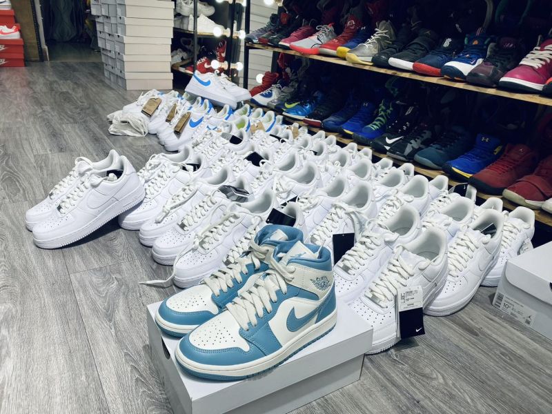 Shop Giày chính hãng Trung Sneaker