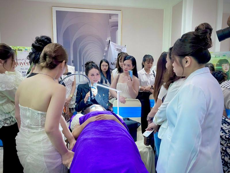 Trung tâm đào tạo nối mi Hoaly's Eyelash