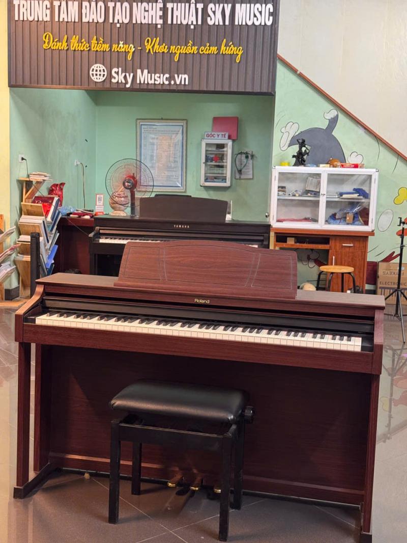 Trung tâm dạy đàn piano cho người lớn - Sky Music