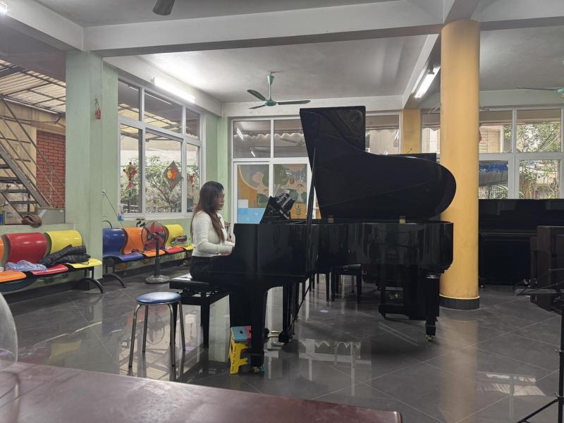 Trung tâm dạy đàn piano cho người lớn - Sky Music
