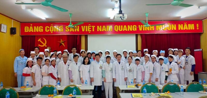 Tập thể cán bộ Bệnh viện Bạch Mai