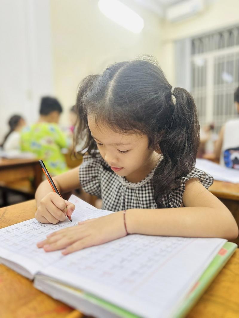 Trung Tâm Luyện Chữ Đẹp Hoa Điểm Mười
