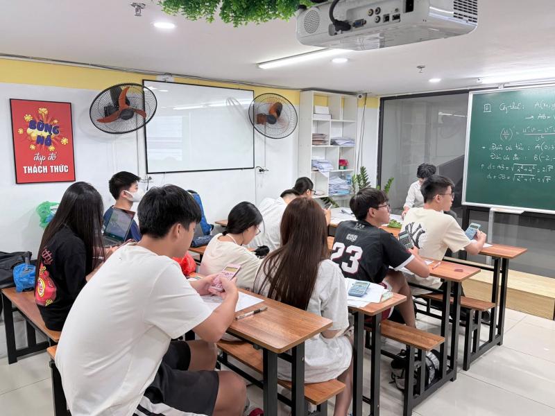 Toán thầy Đạt - chuyên luyện thi Đại Học 10,11,12