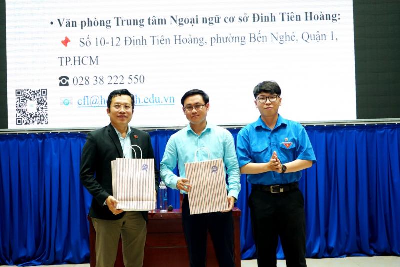 Trung tâm của Đại học Khoa học Xã hội & Nhân văn