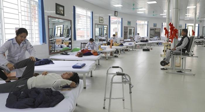 Không gian điều trị tiện nghi, thoáng mát ở Trung tâm Phục hồi chức năng - Bệnh viện Bạch Mai