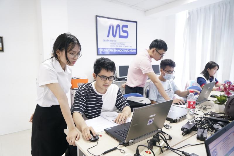 Một buổi học tại Trung tâm tin học MS