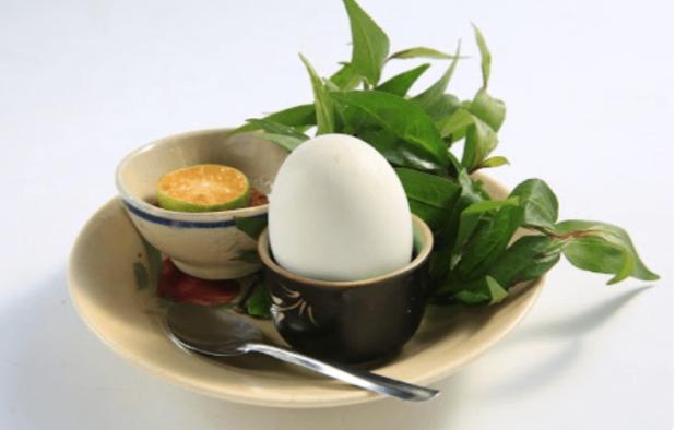 Người bị bệnh gout không nên ăn trứng vịt lộn