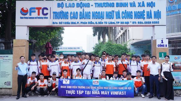 Trường Cao Đẳng Ngoại Ngữ Và Công Nghệ Hà Nội