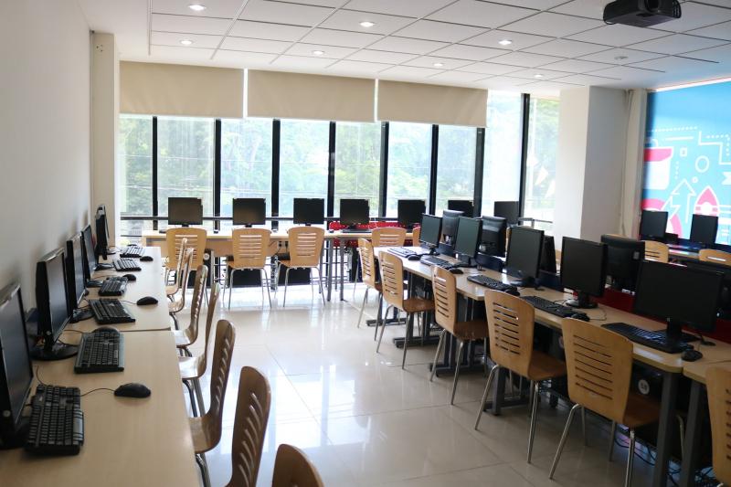 Trường Cao đẳng Việt Mỹ Đầu tư phòng học hiện đại