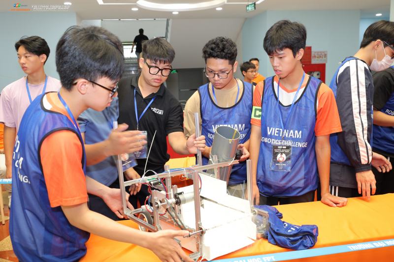 Sinh viên trường Đại học FPT có cơ hội tham gia cuộc thi về Robot