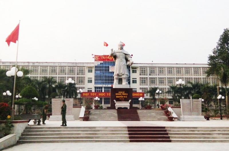 Trường Đại học Nguyễn Huệ