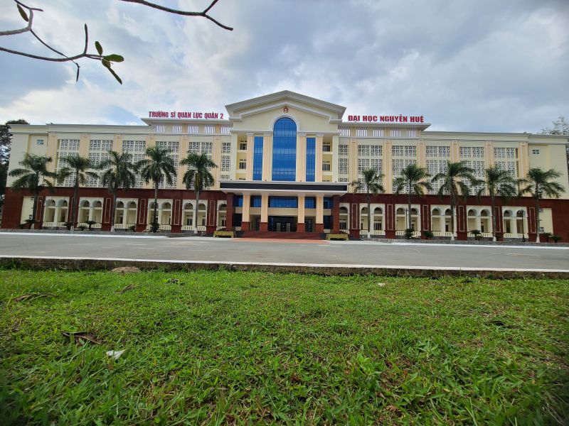 Trường Đại học Nguyễn Huệ