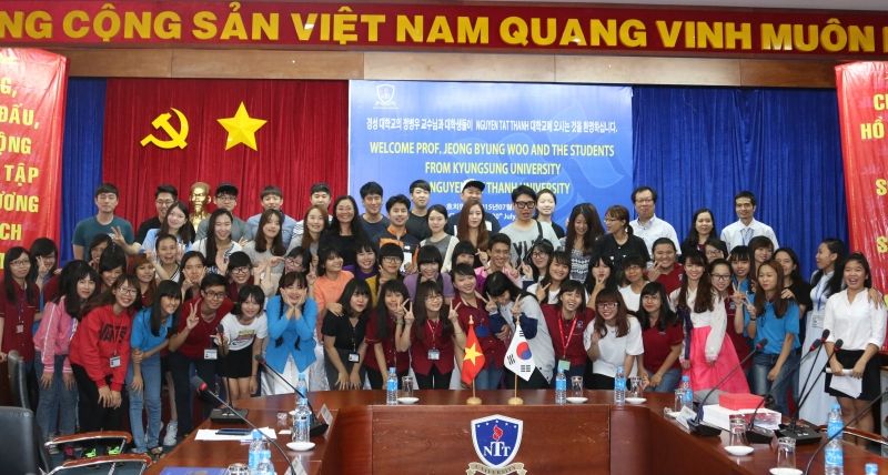 Sinh viên khoa Hàn Quốc học