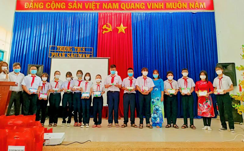 Trường THCS Phan Sào Nam