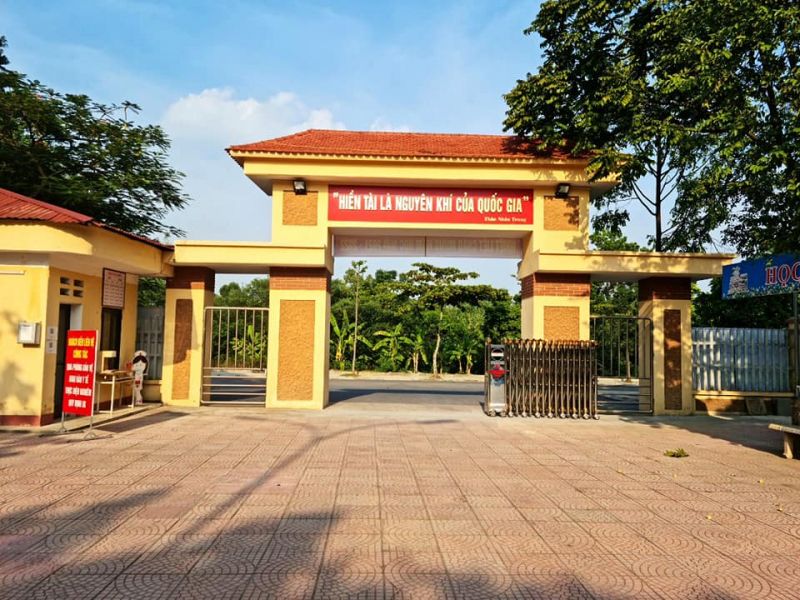 Trường THCS Văn Lang