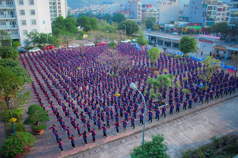 Trường THPT Chuyên Hạ Long