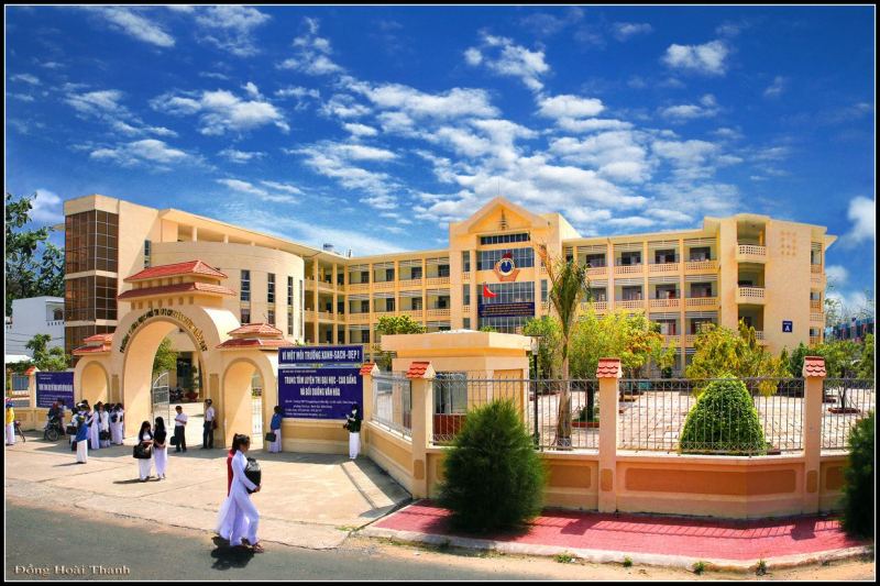 Trường THPT Chuyên Huỳnh Mẫn Đạt là trường THPT có chất lượng giáo dục hàng đầu Kiên Giang