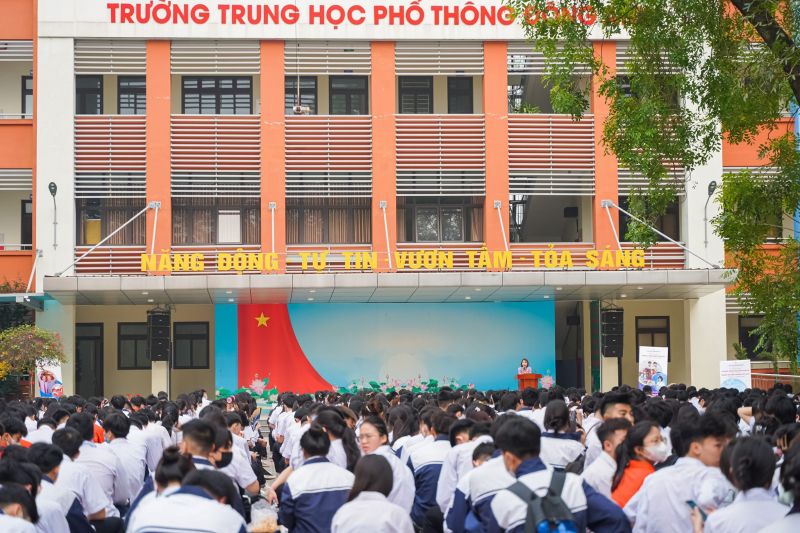 Trường THPT Đông Anh